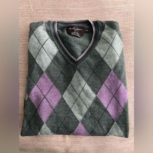 Black Brown Brand v neck merino argyle sweater. Gray and pink